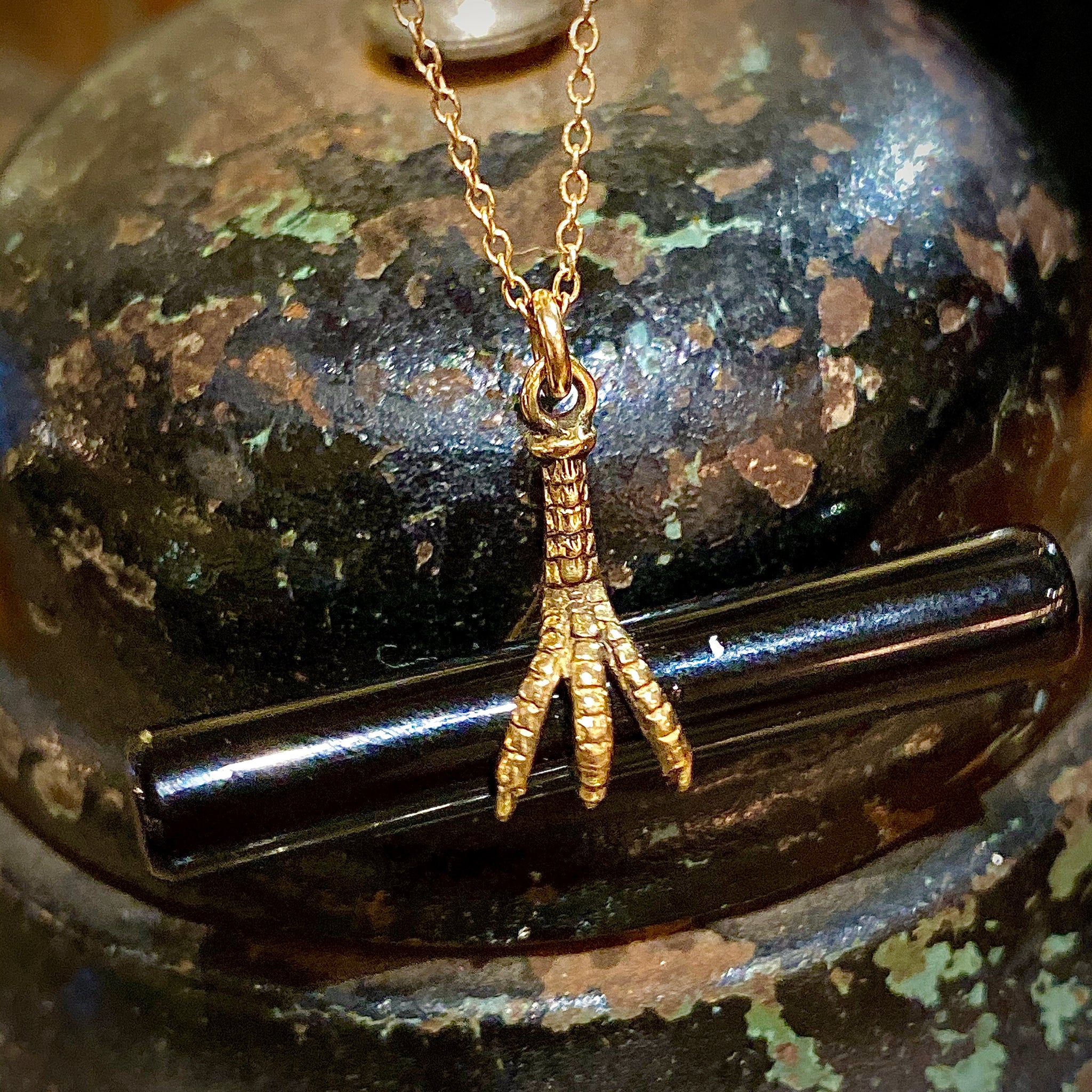 Vintage inspired Round Onyx Bar Double Bird Claw Pendant Necklace